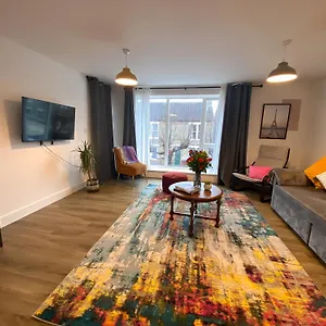 https://venus-riverside-2-bed-lounge.cambridgehotelsuk.com
